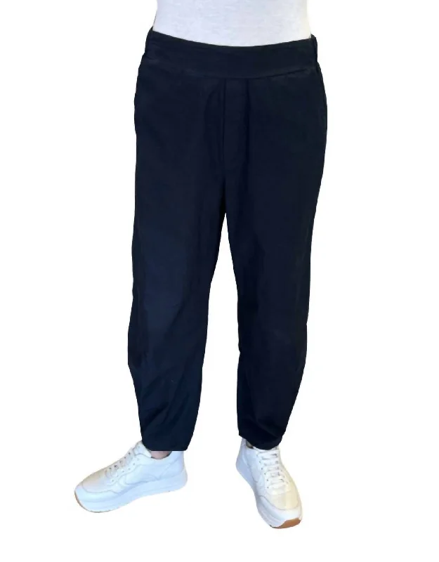 Women's Pleated Hem Trousers In New Navy